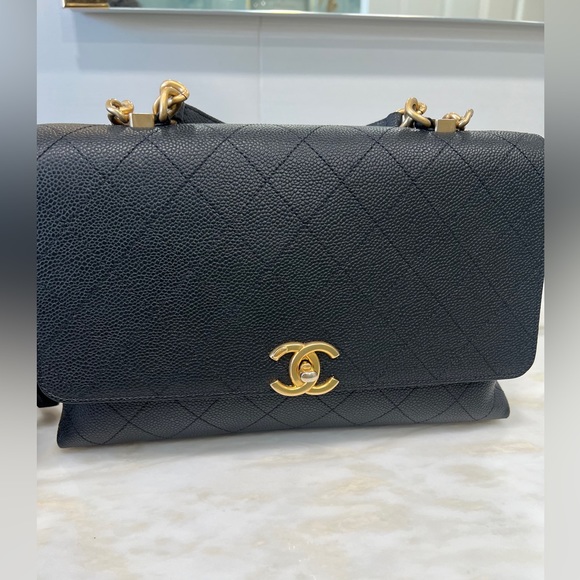 Chanel flap back bag - Picture 2 of 6